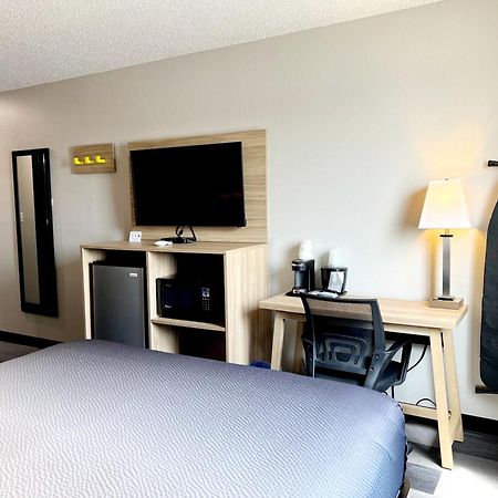 Hotel Super 8 By Wyndham Cedar Rapids Esterno foto