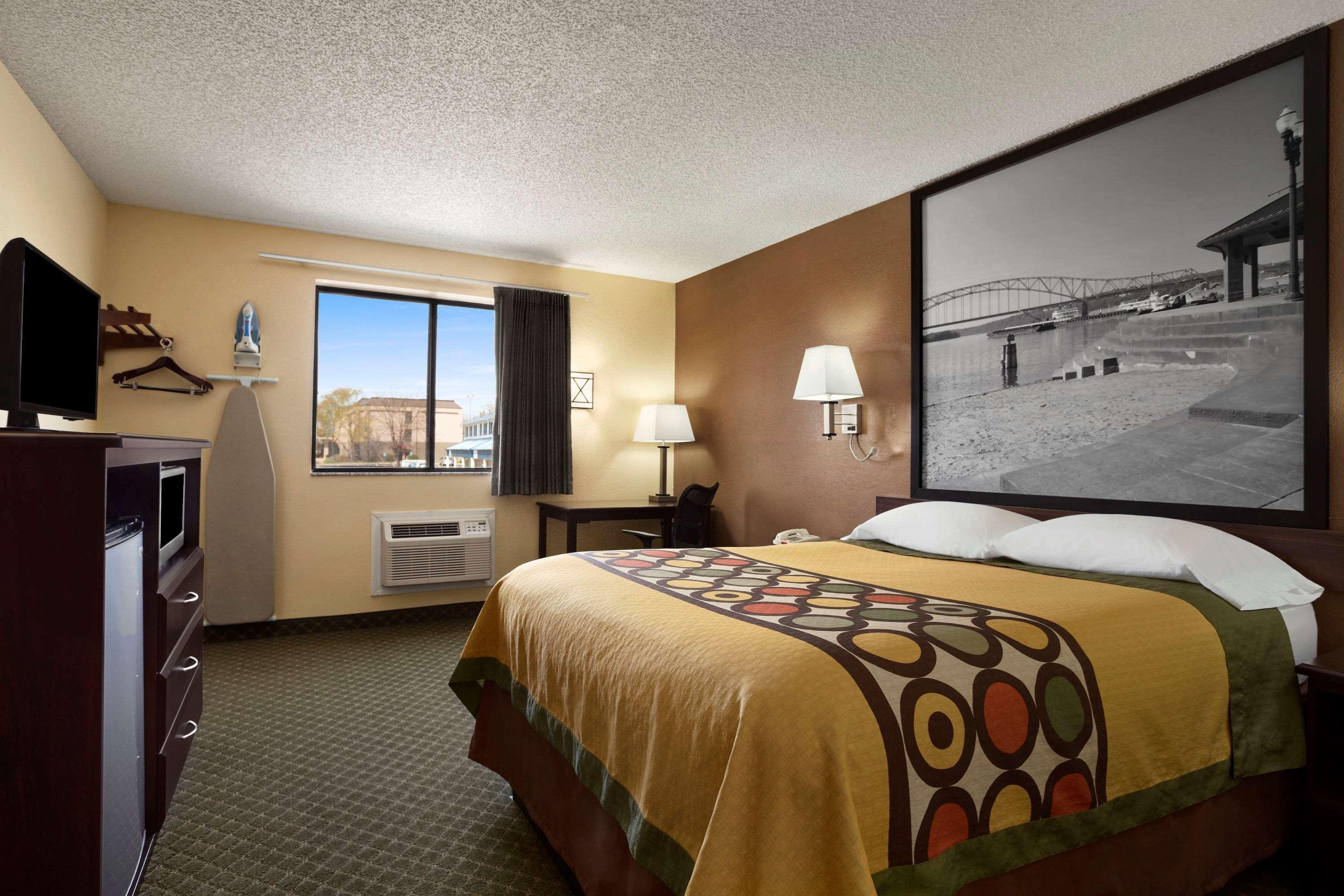 Hotel Super 8 By Wyndham Cedar Rapids Esterno foto