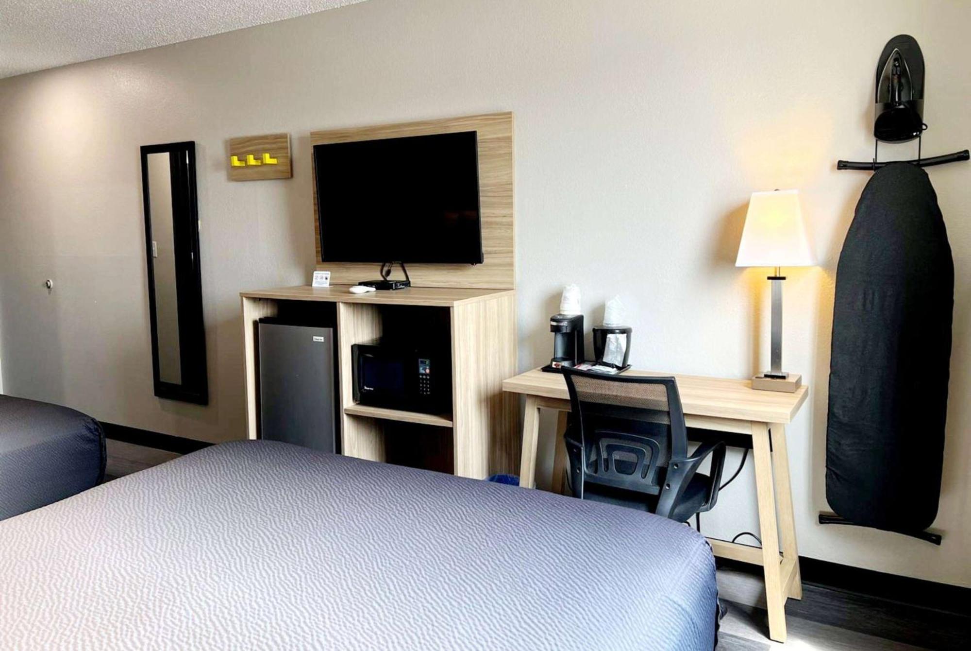 Hotel Super 8 By Wyndham Cedar Rapids Esterno foto