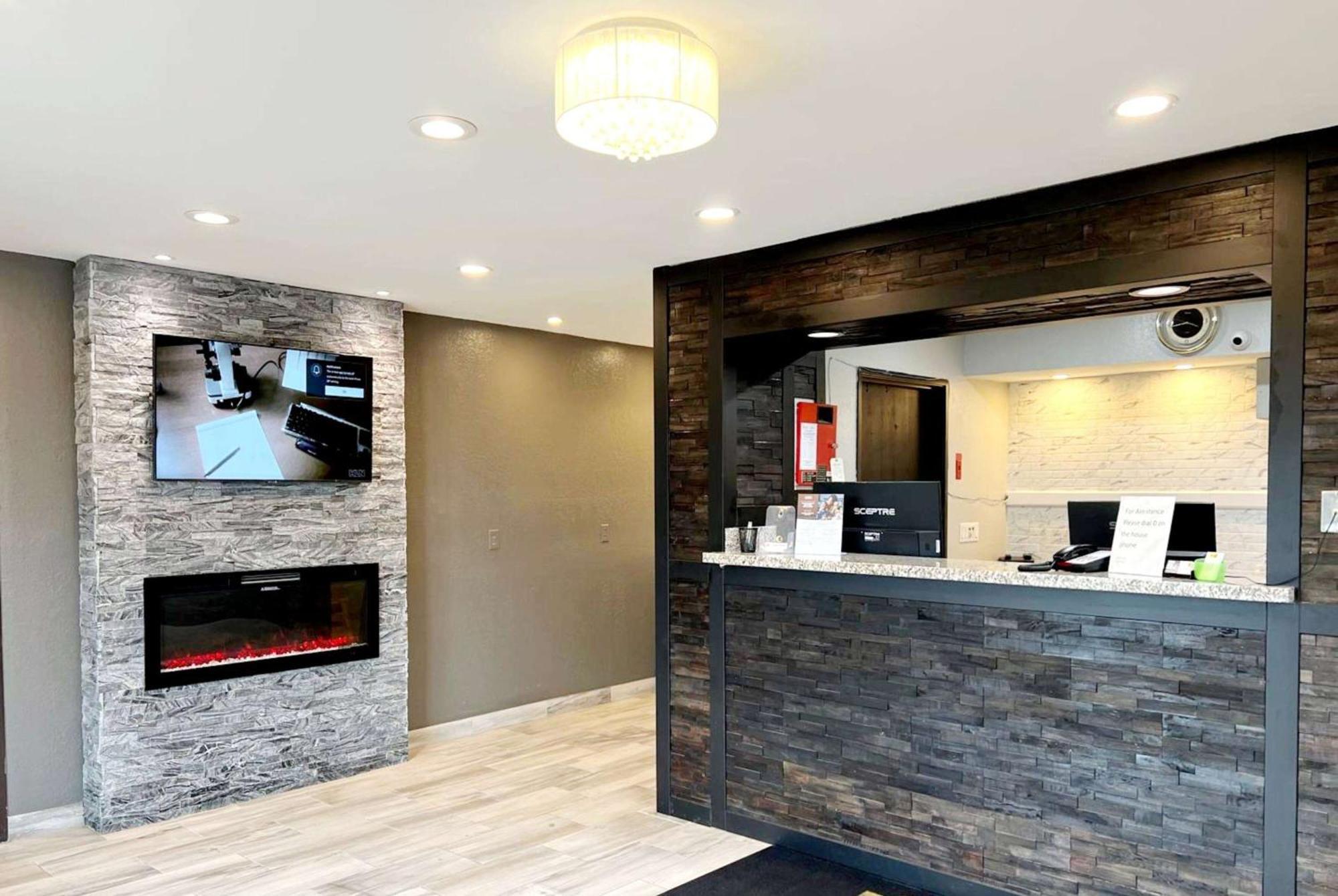 Hotel Super 8 By Wyndham Cedar Rapids Esterno foto
