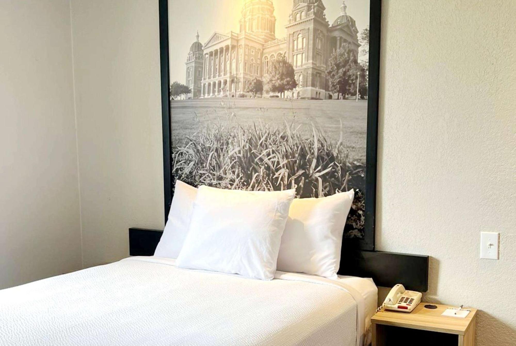 Hotel Super 8 By Wyndham Cedar Rapids Esterno foto