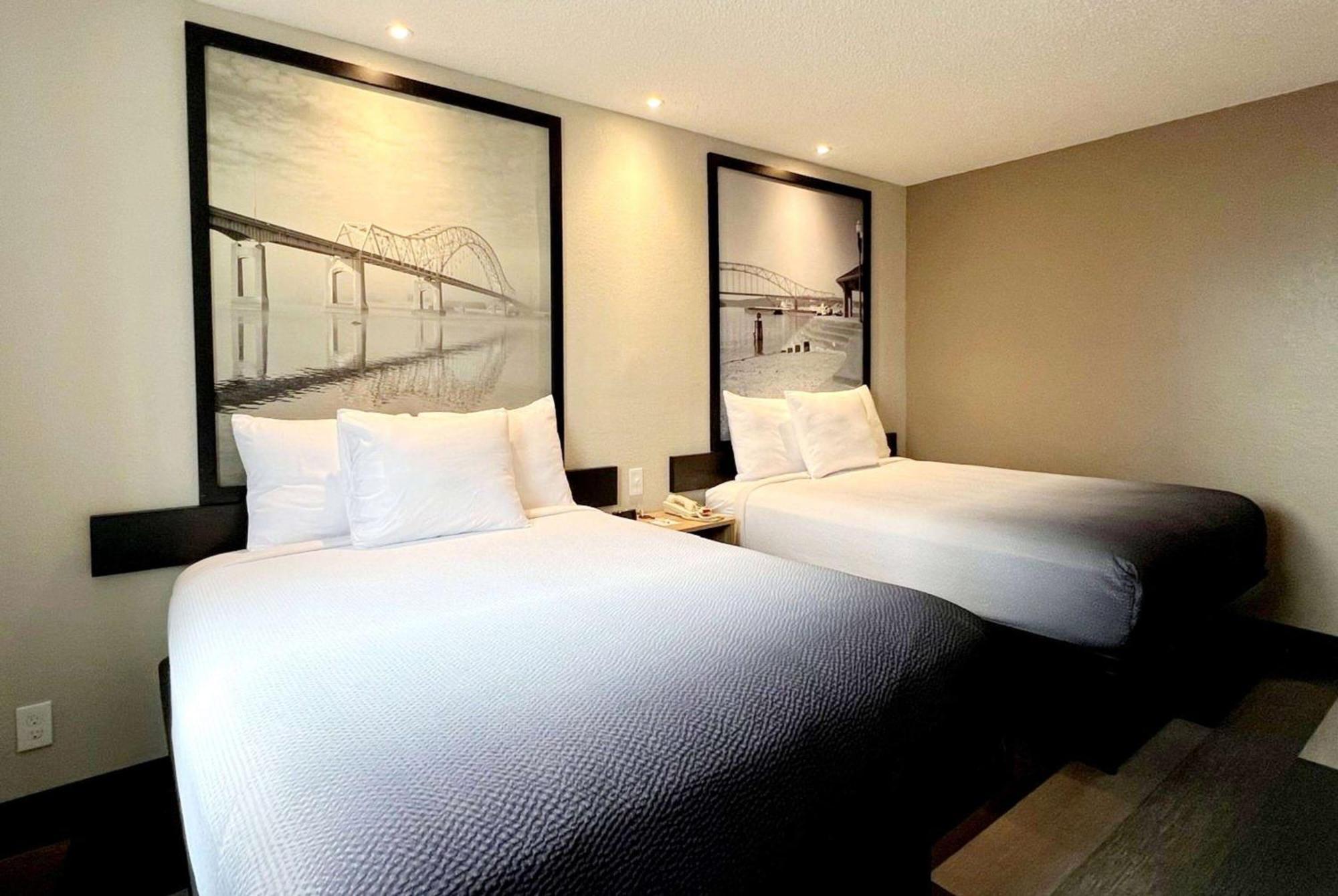 Hotel Super 8 By Wyndham Cedar Rapids Esterno foto