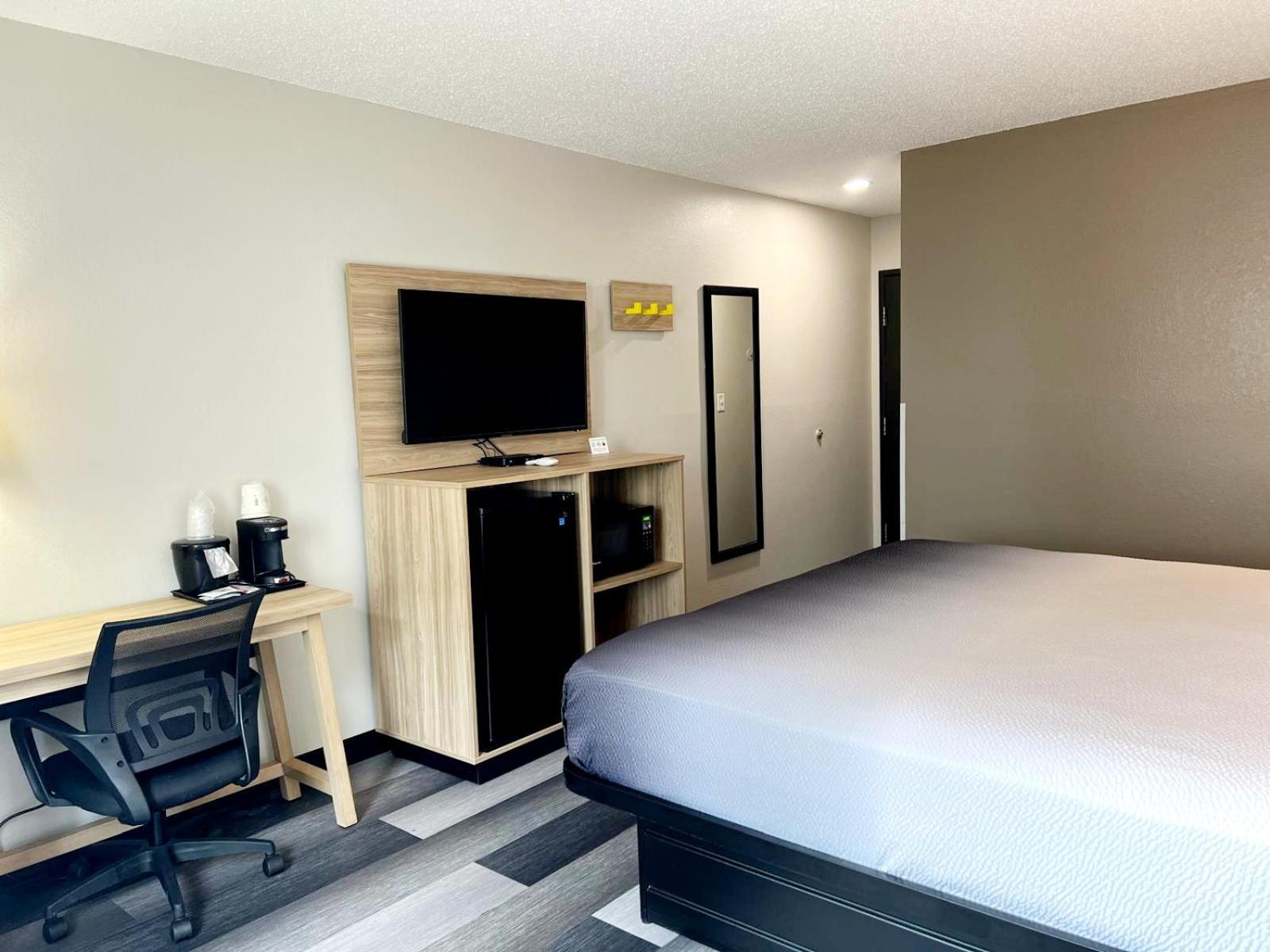 Hotel Super 8 By Wyndham Cedar Rapids Esterno foto