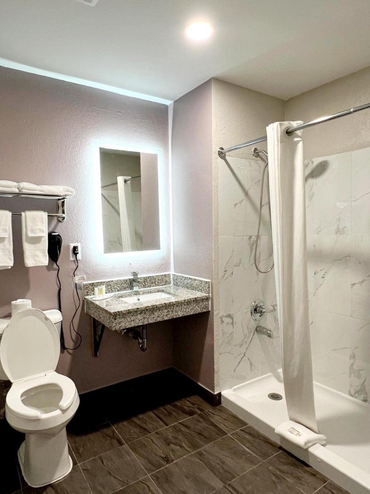 Hotel Super 8 By Wyndham Cedar Rapids Esterno foto