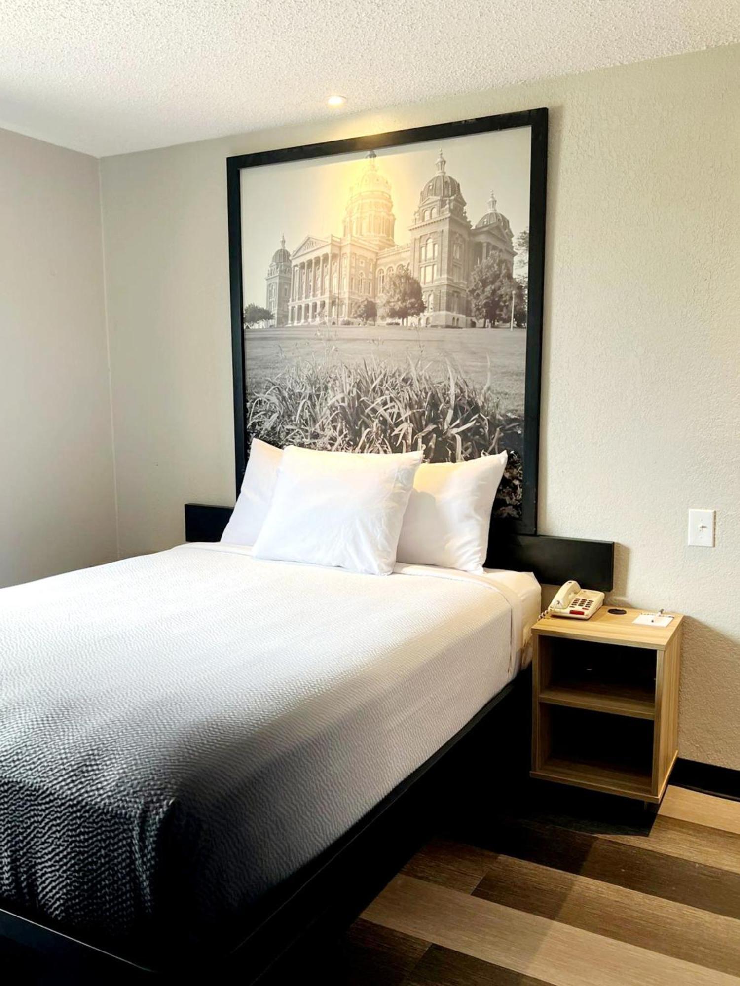 Hotel Super 8 By Wyndham Cedar Rapids Esterno foto