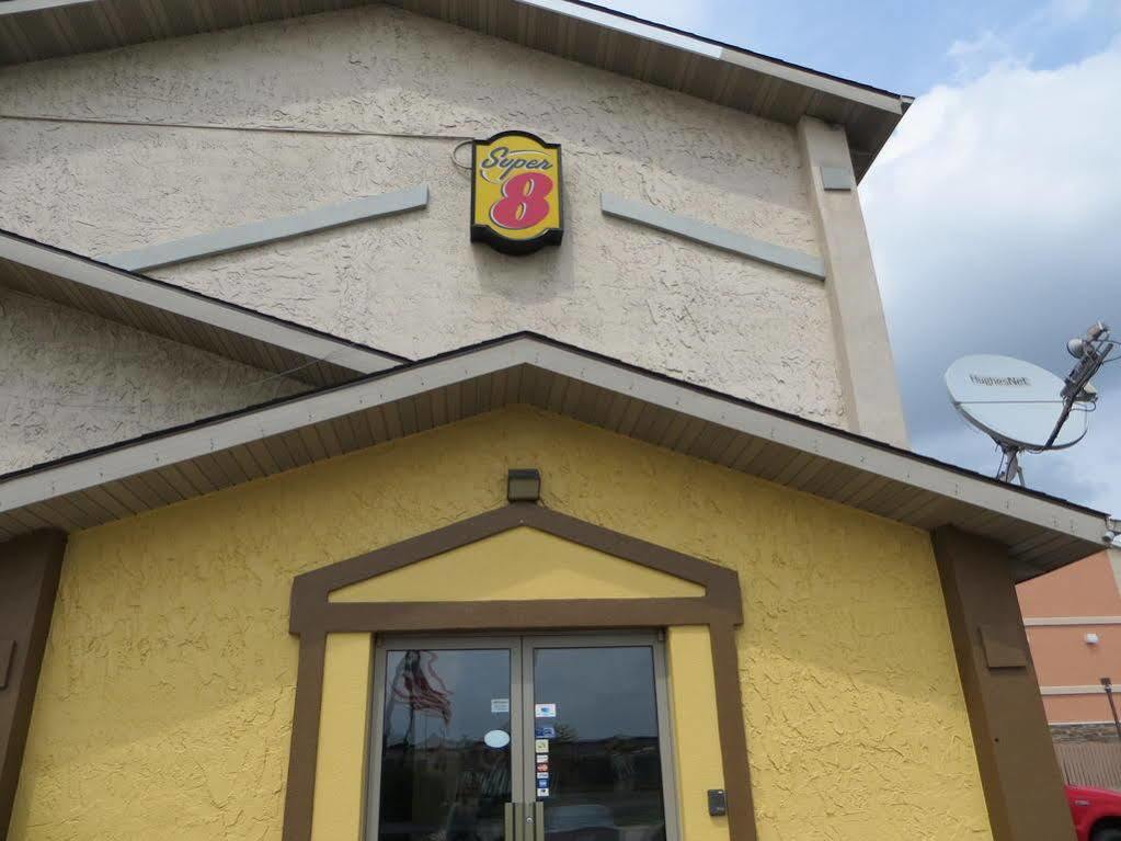 Hotel Super 8 By Wyndham Cedar Rapids Esterno foto