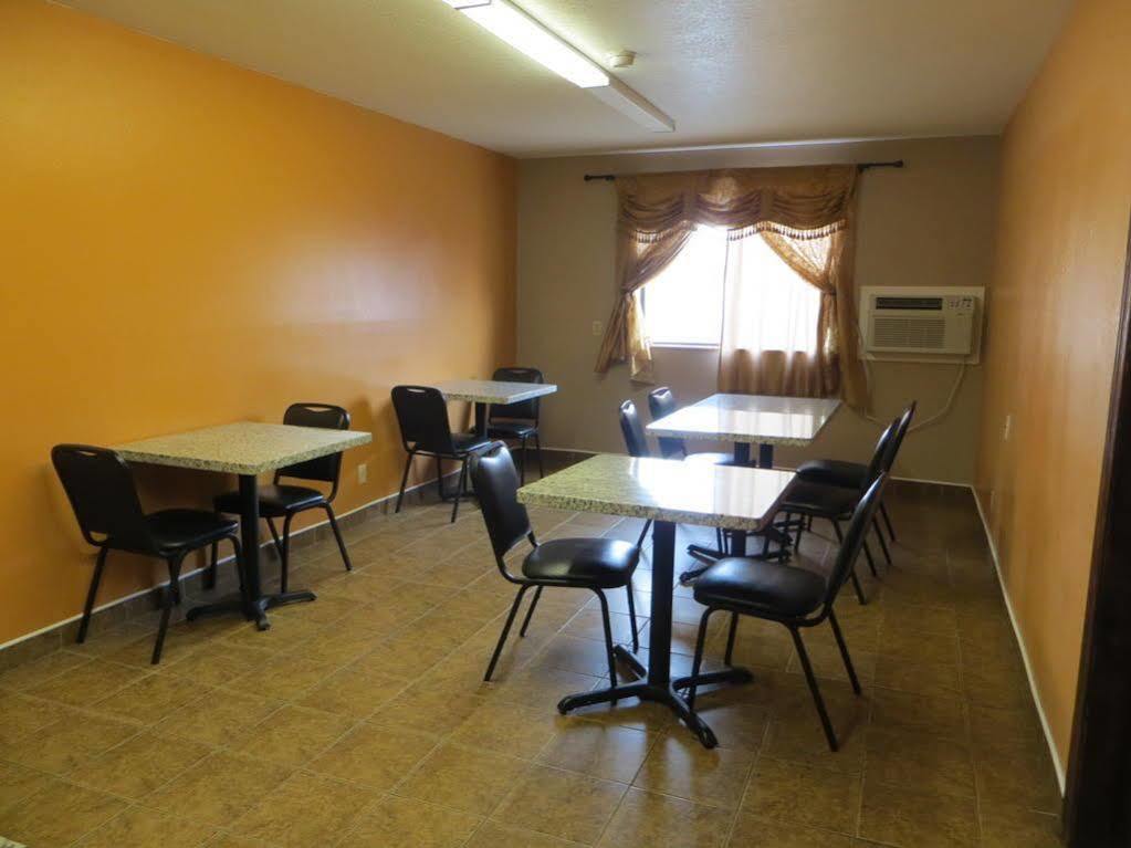 Hotel Super 8 By Wyndham Cedar Rapids Esterno foto