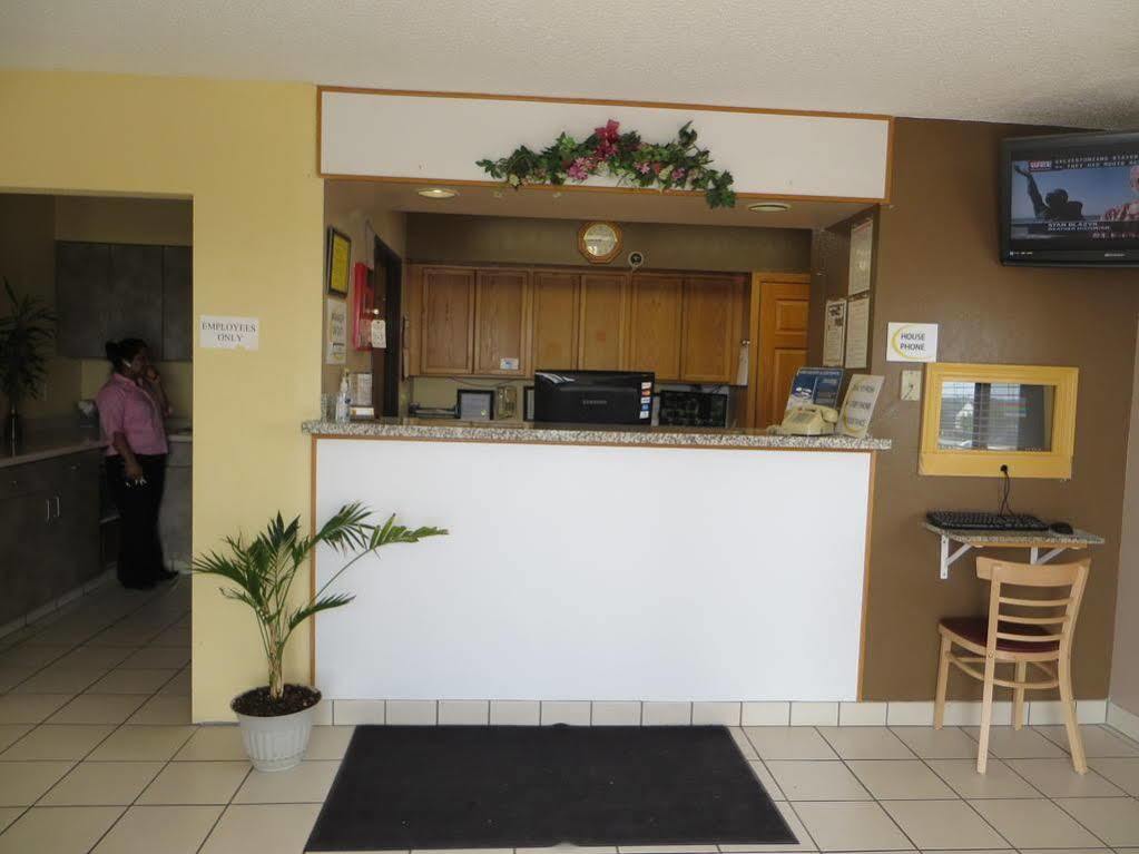 Hotel Super 8 By Wyndham Cedar Rapids Esterno foto