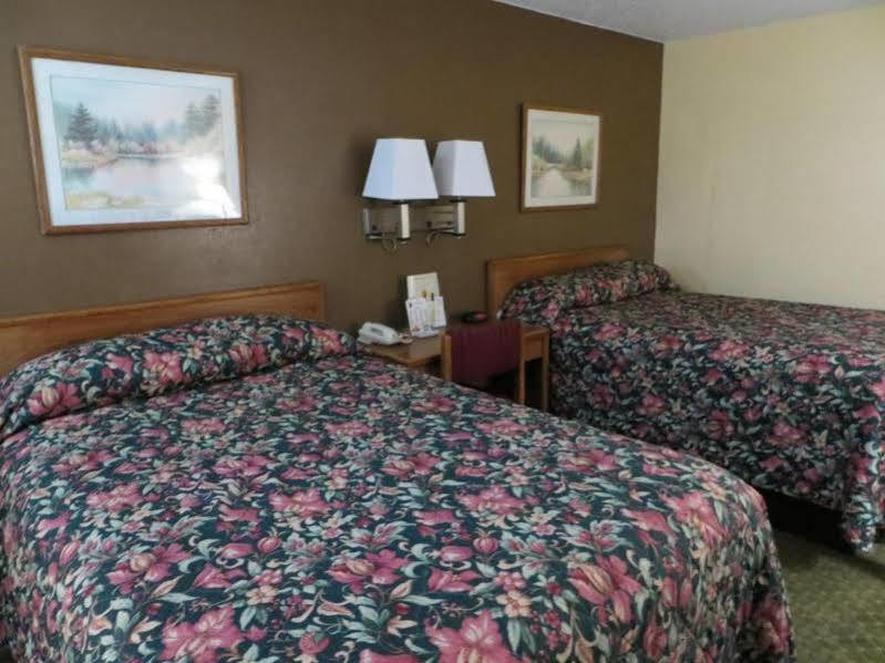 Hotel Super 8 By Wyndham Cedar Rapids Esterno foto