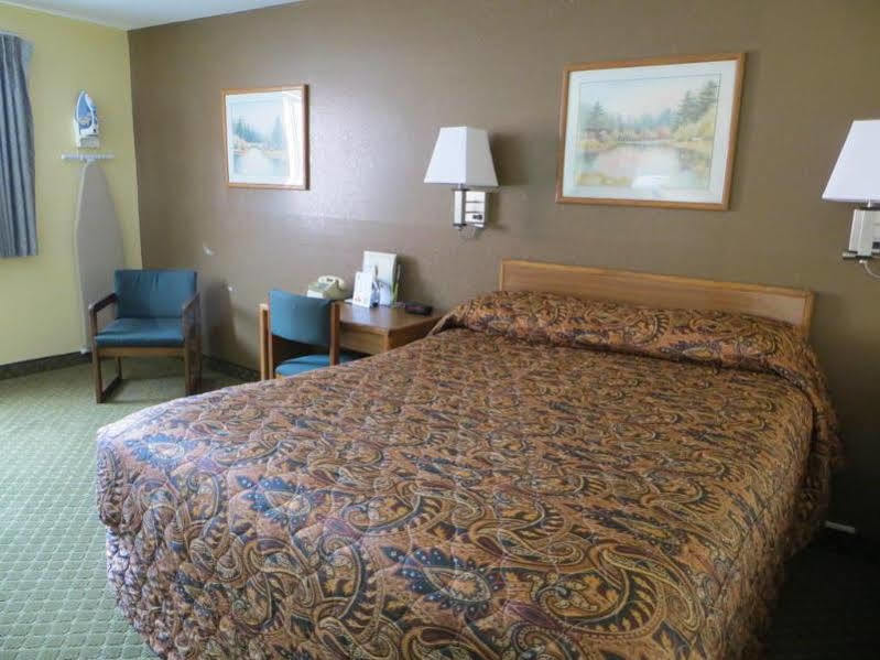 Hotel Super 8 By Wyndham Cedar Rapids Esterno foto