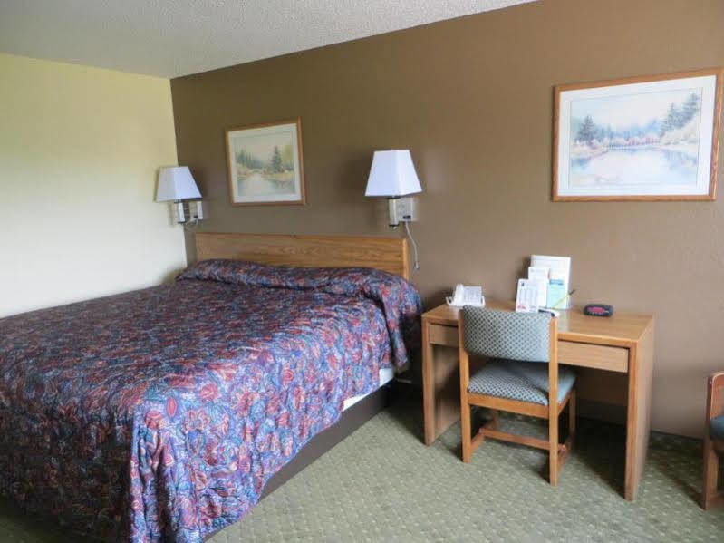 Hotel Super 8 By Wyndham Cedar Rapids Esterno foto