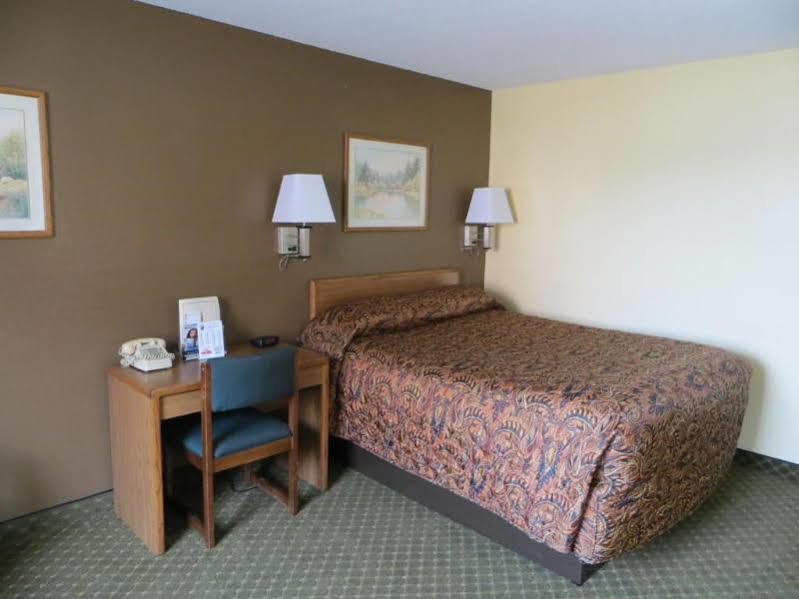 Hotel Super 8 By Wyndham Cedar Rapids Esterno foto